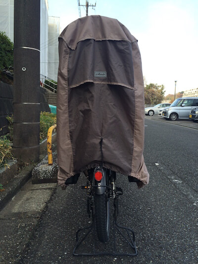 子供乗せ自転車のチャイルドシート用雨避けレインカバー後ろ写真