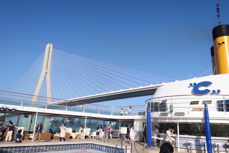 コスタネオロマンチカ プサン入港風景1.jpg コスタネオロマンチカ プサン入港風景1