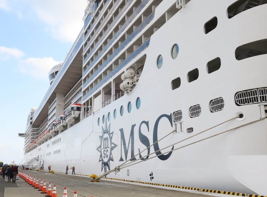 MSCスプレンディダ 船側の画像.JPG MSCスプレンディダ 大きい
