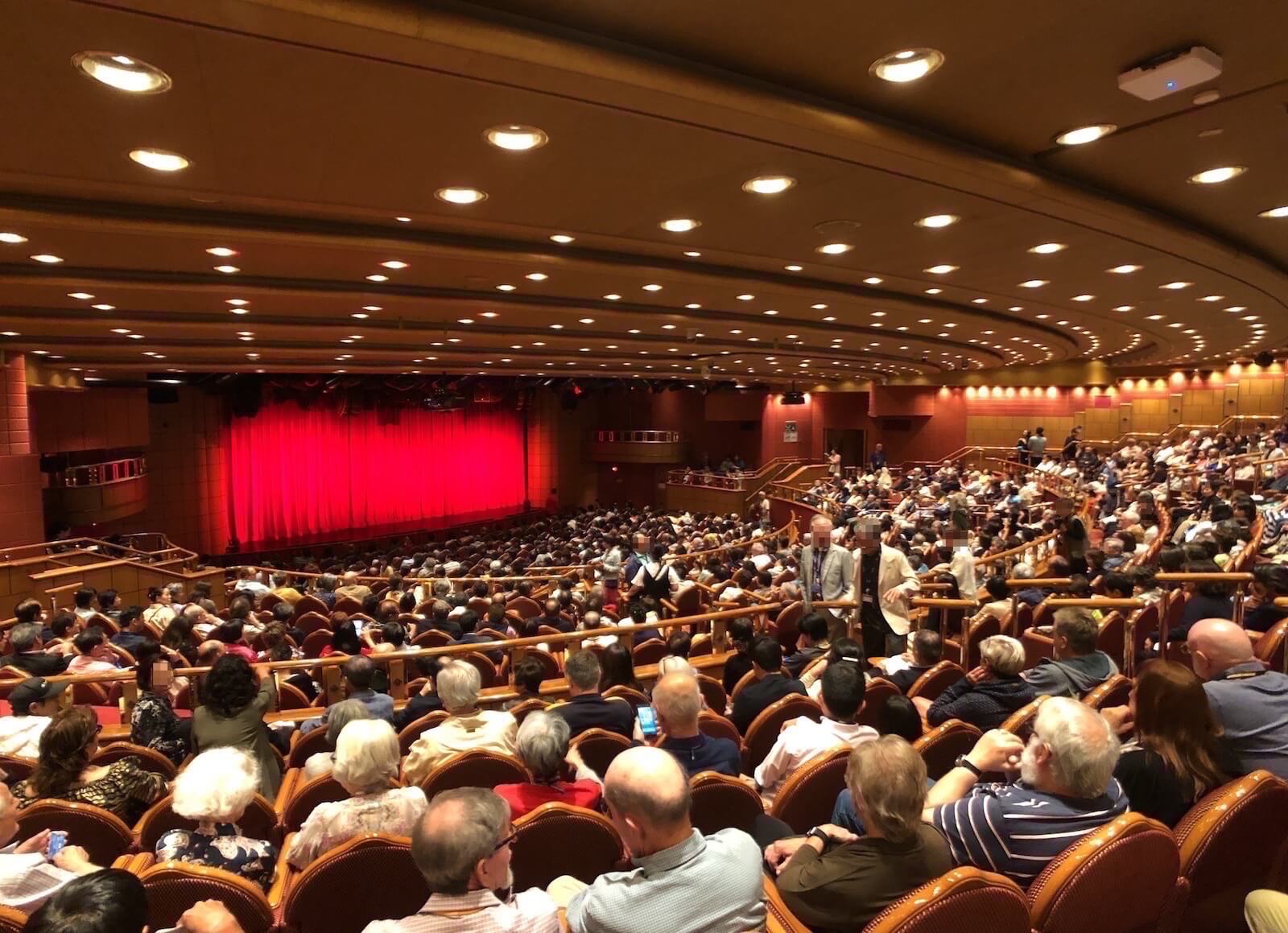 ダイヤモンドプリンセス シアター.jpg ダイヤモンドプリンセス シアター